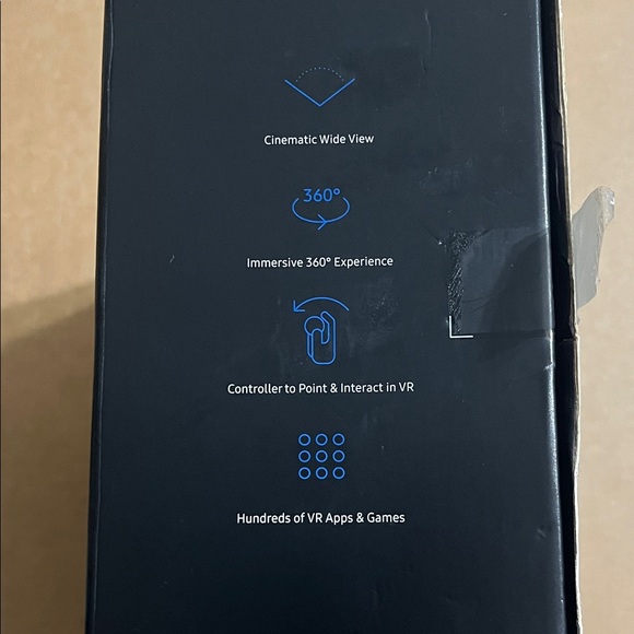 Samsung Gear VR Headset with Controller - Dark Gray - Picture 4 of 16